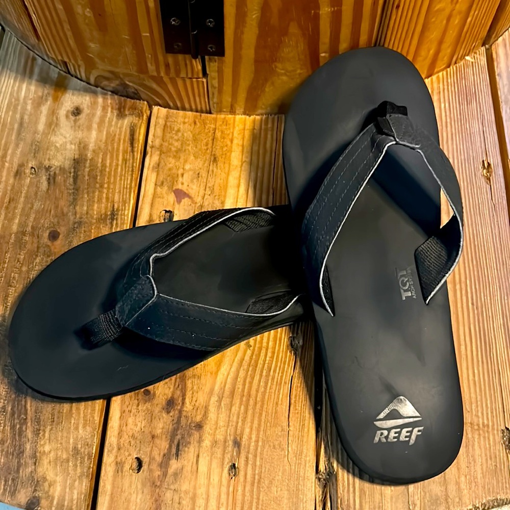 Reef flips with bottle opener
